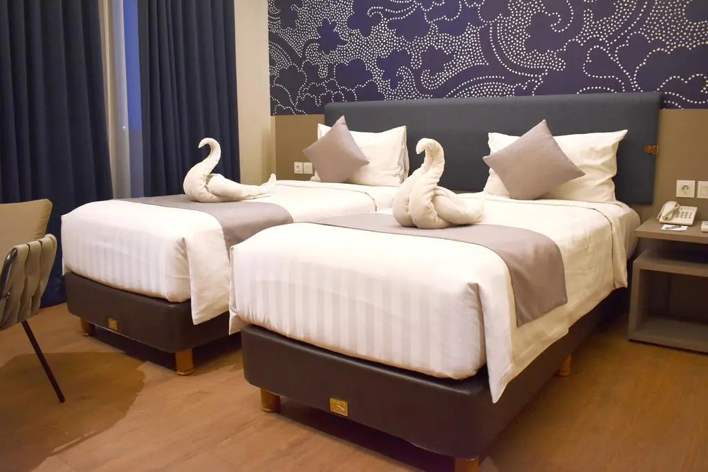 Luminor Hotel Airport Sidoarjo By WH , Best Choice and Strategic Location with a Rooftop area in Town