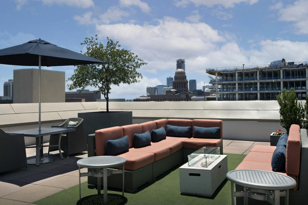 Hampton Inn and Suites Austin University Capitol
