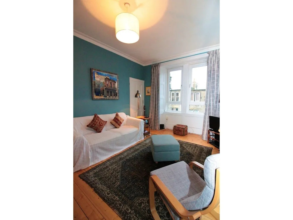 Bright, Spacious Flat For 2 in Edinburgh