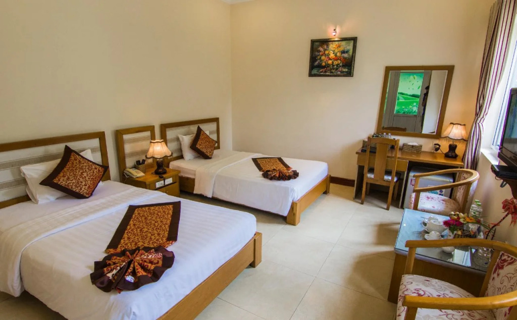 Huong Phong Ho Coc Beach Resort