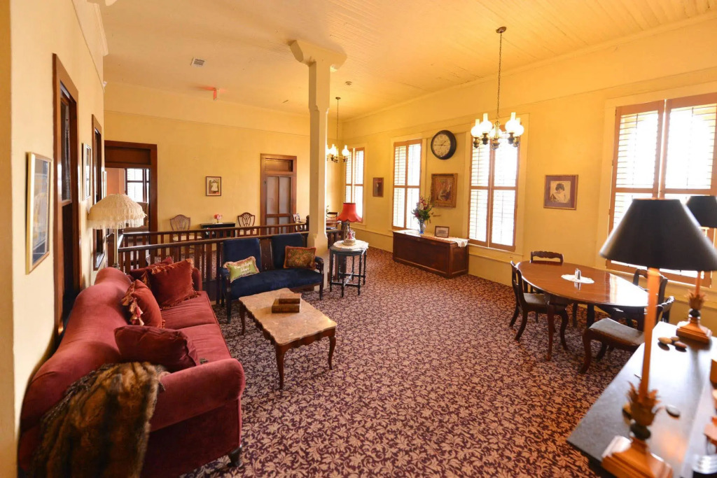 Nutt House Hotel