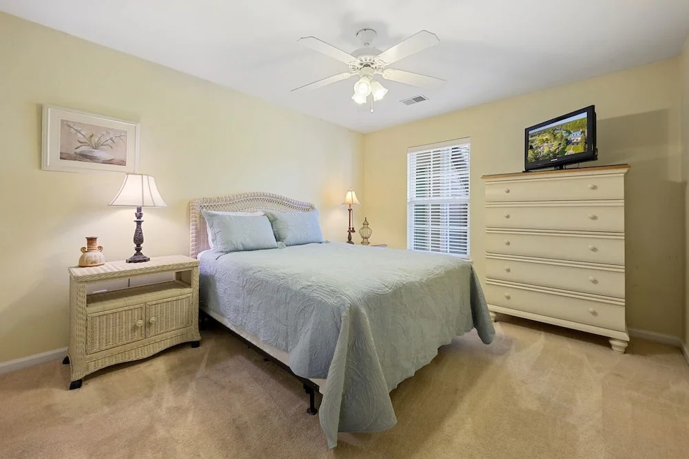 Ground-floor 3-bedroom condo with stunning golf course views. 3 Condo by Peace Vacations
