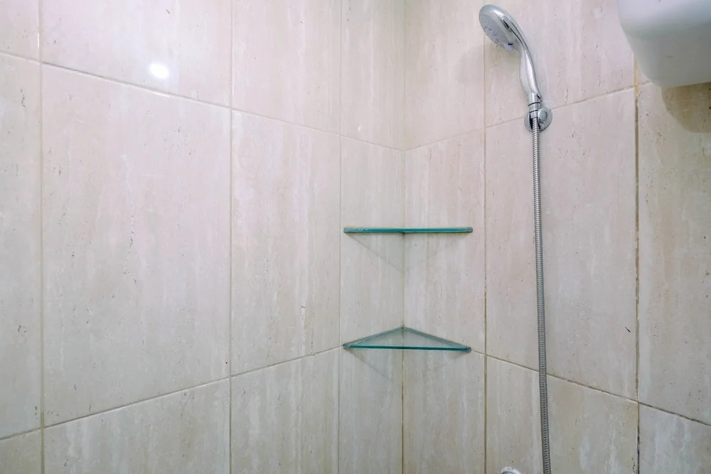 Modern Style Studio Apartment at Azalea Suites with City View