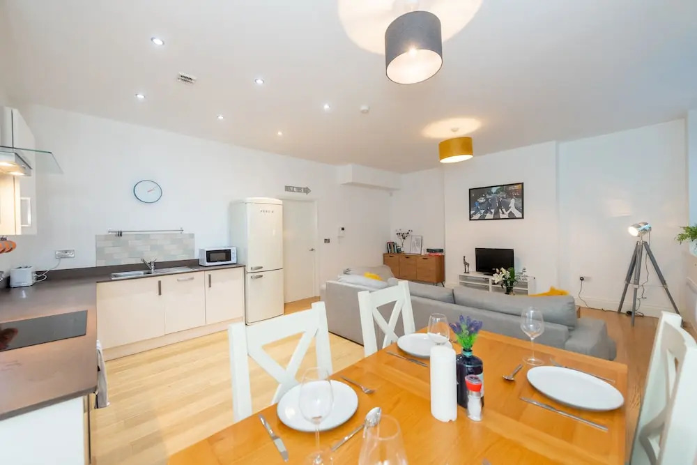 Stylish 93sqm 2 Bed Historical City Centre Flat