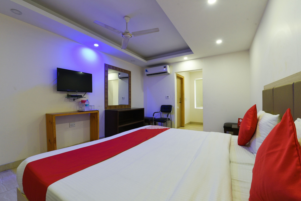 Airport Hotel Mahal