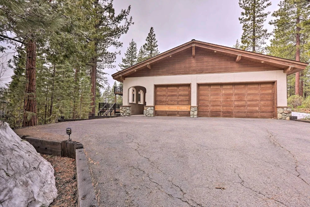 Mtn & Lake Views: Incline Village Ski Chalet