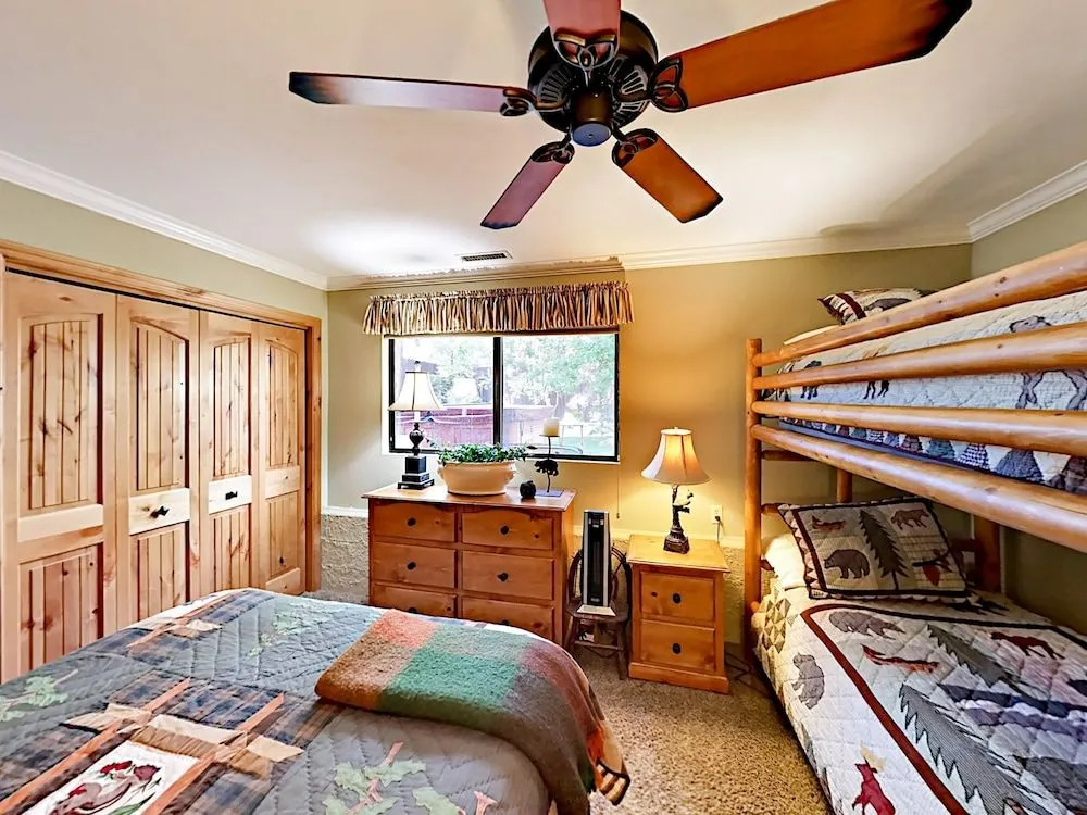 143 Eagle Drive Home - 3 Br home by RedAwning