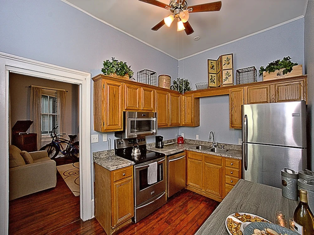 Downtown Savannah Oasis 4 BR 3 BA