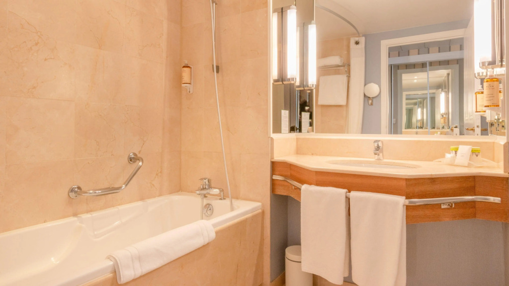 Holiday Inn Nice - Port St Laurent by IHG