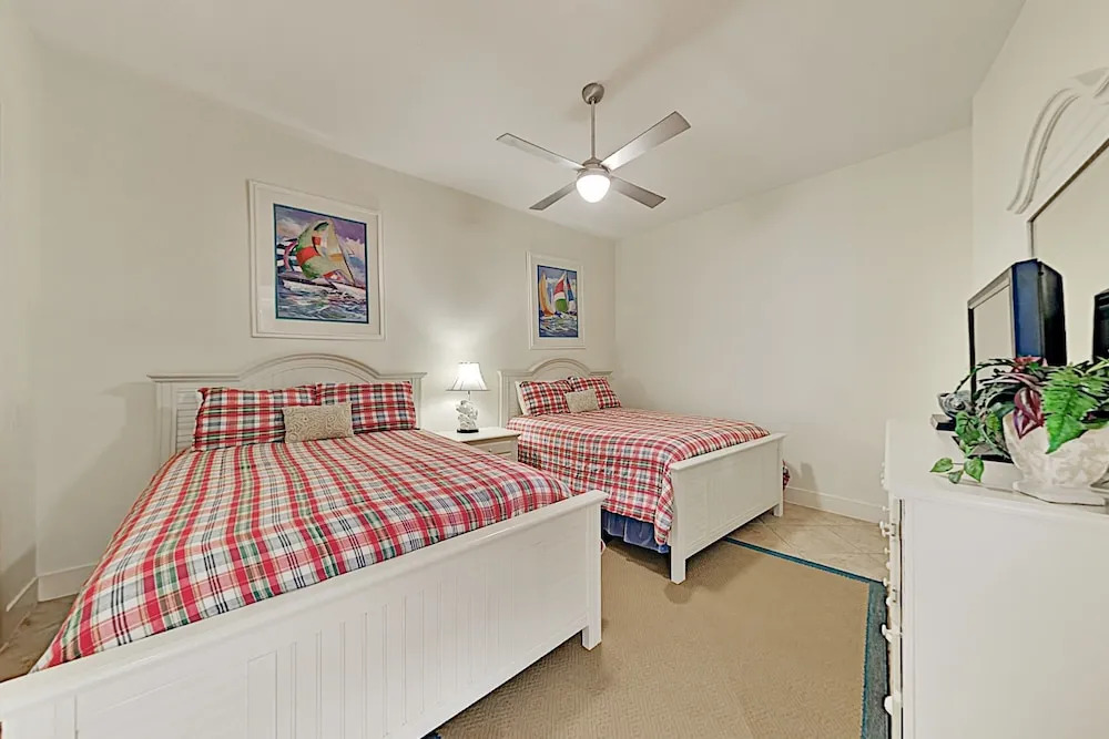Opulent Beachfront W/ Pools, Spa & Theater 3 Bedroom Condo