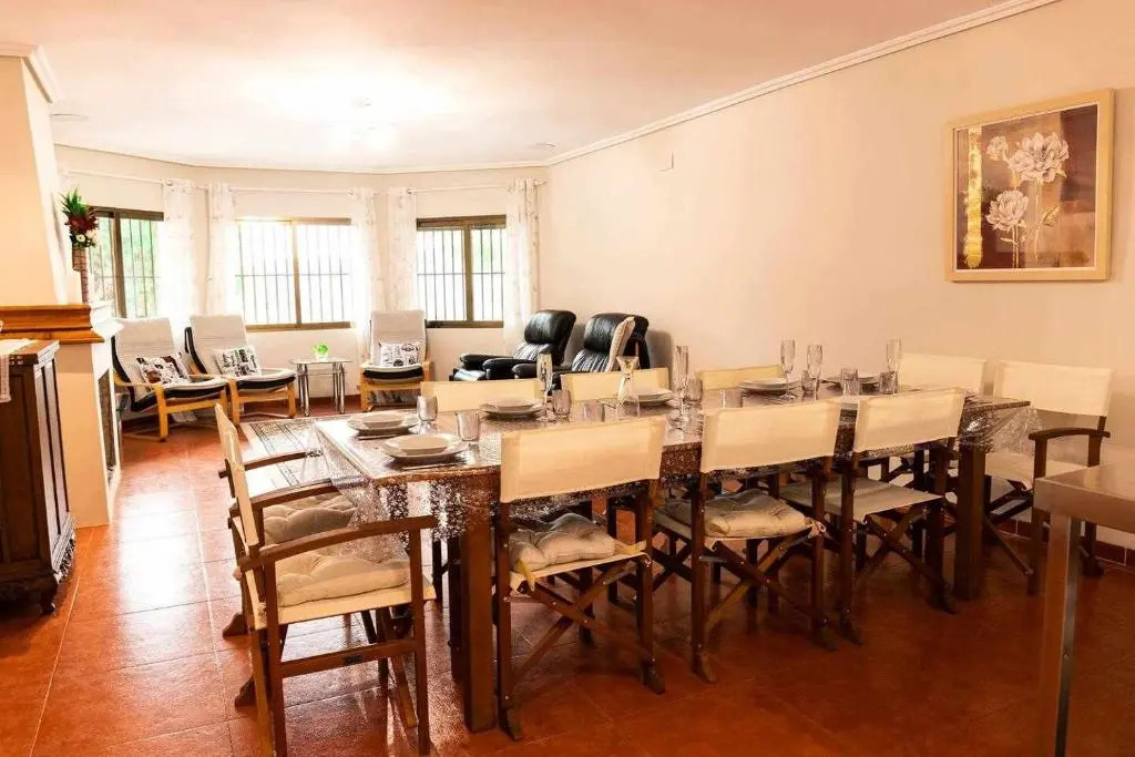 Casa Blanca de La Sierra hasta 24 hasta personas con Piscina Salina y Bbq