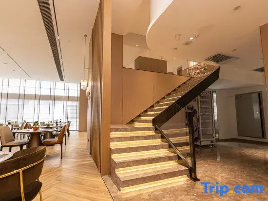Huacheng International Hotel (Xiangyang Wal Mart Minfa Plaza Store)