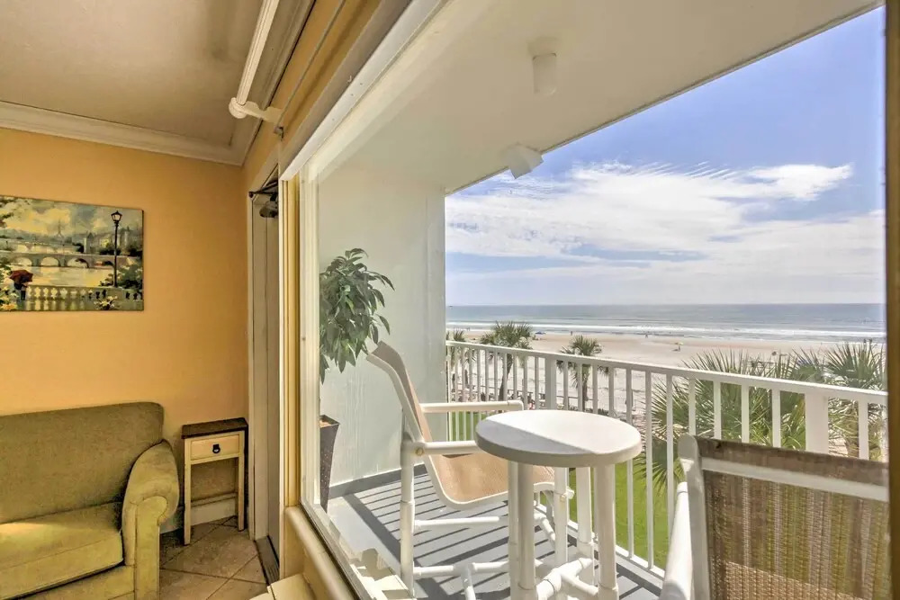 Daytona Beach Studio w/ Oceanfront Balcony & Pool!