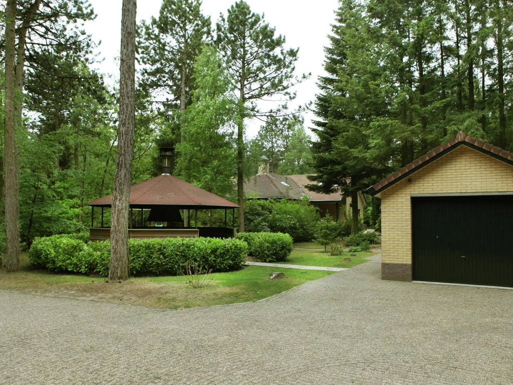 Quaint Villa in Doornspijk with Swimming Pool