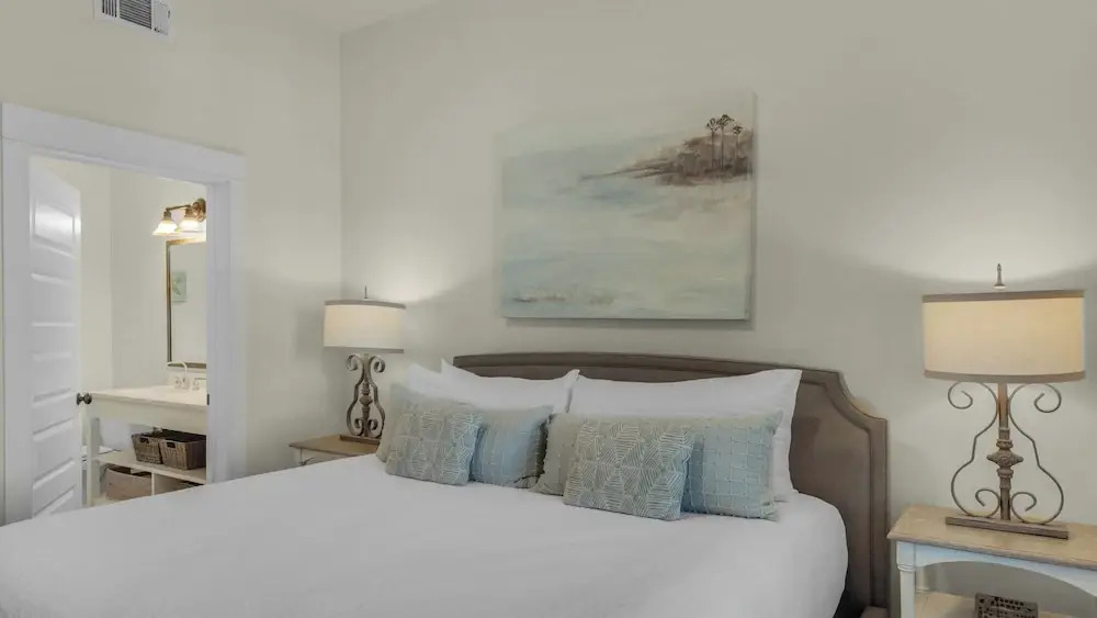 Coastal 3BR Condo With Pool & Shuttle : Snowbird Friendly!