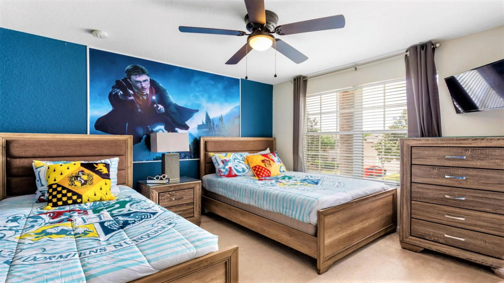 Lakefront 6BR Villa w Pool SPA 2 Miles to Disney