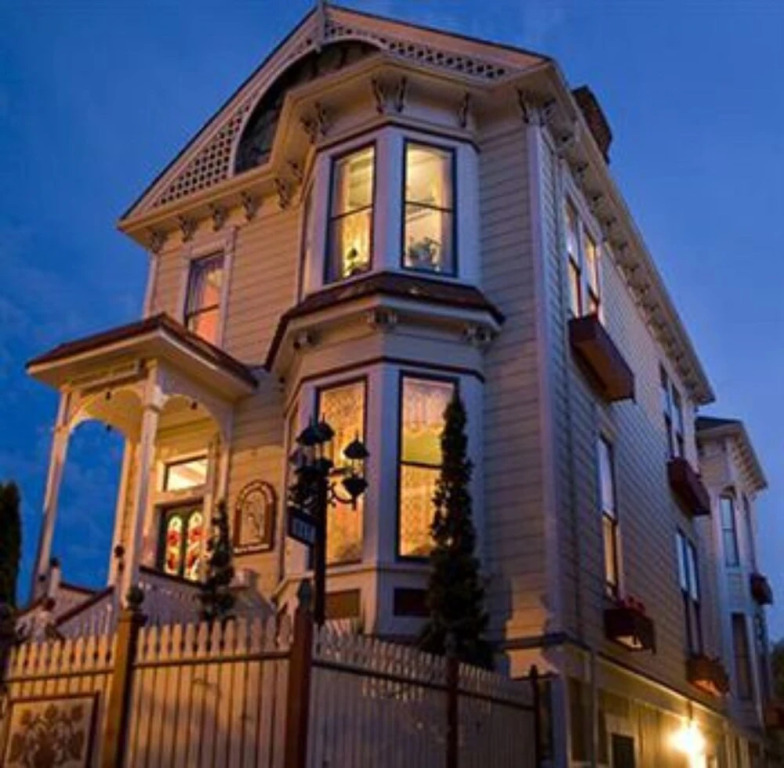 Humboldt House Bed & Breakfast