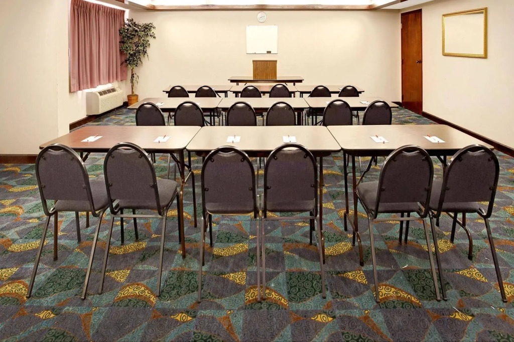 OYO Hotel Adairsville Hwy 140