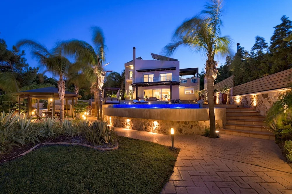 Quinn Hill Luxury Villa