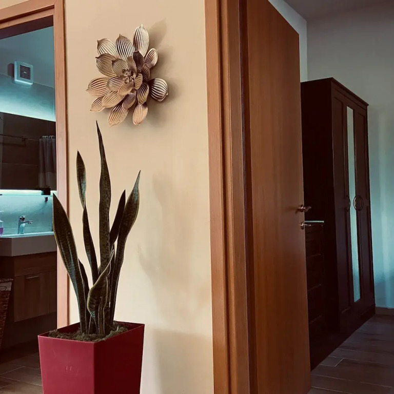 Casa Terra is Near Hillside Area Airport Beach