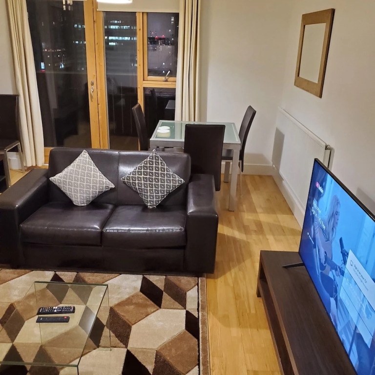Captivating 2-bed Apartment in Canary Wharf London
