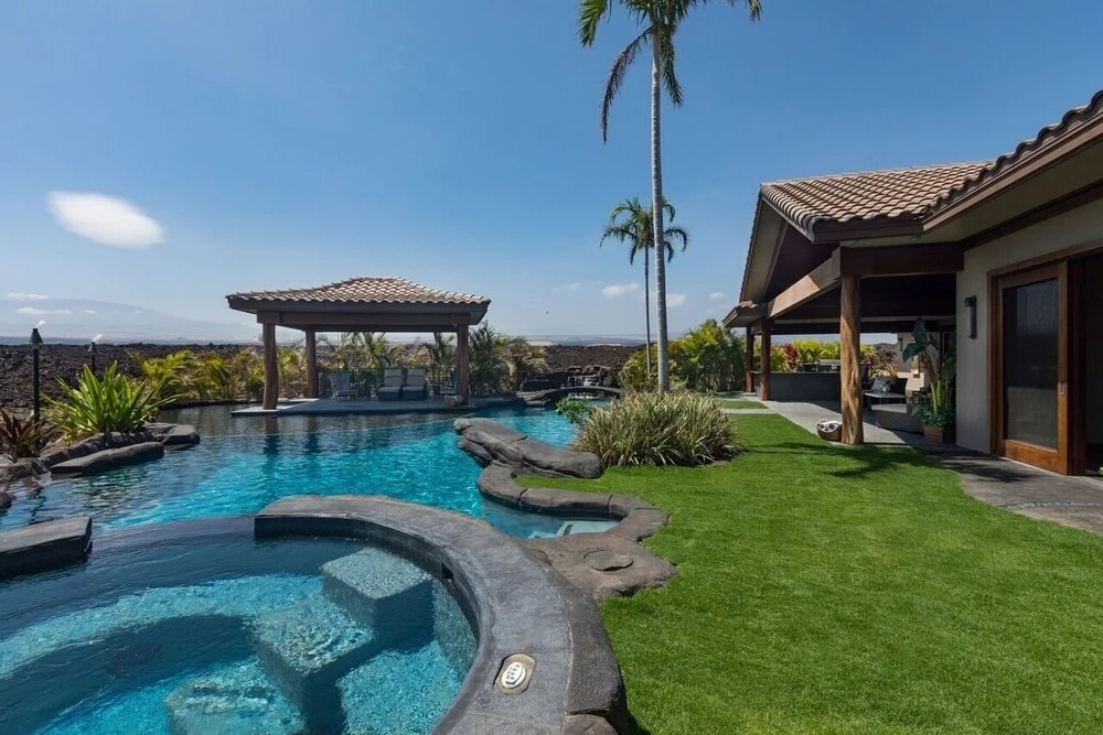 Blue Lagoon 7 Bedrooms 5 Bathrooms Home