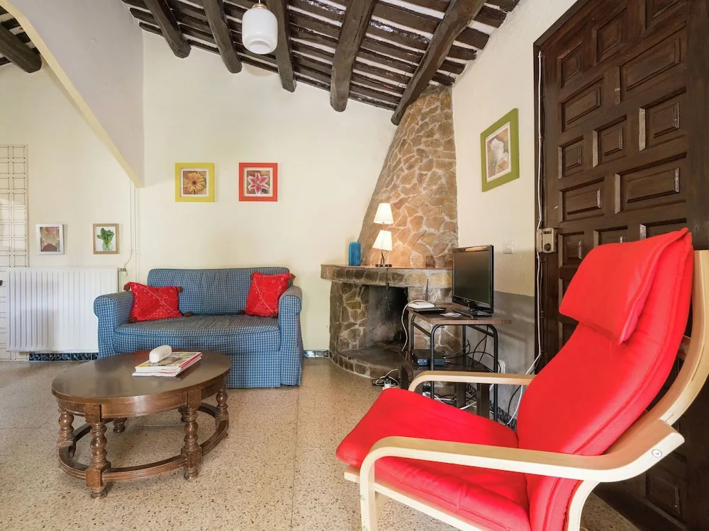 A Picturesque Wine House now Refurbished Into Home in Lloret de mar