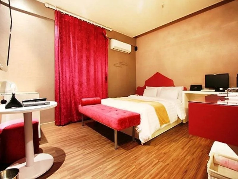 Lucy Motel