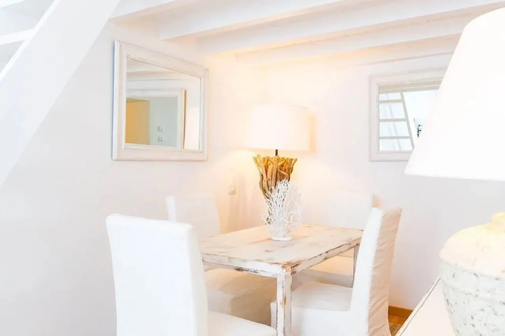 Pantheon Luxury Gold Apartment