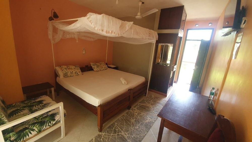 PRIMESHADE GUESTHOUSE