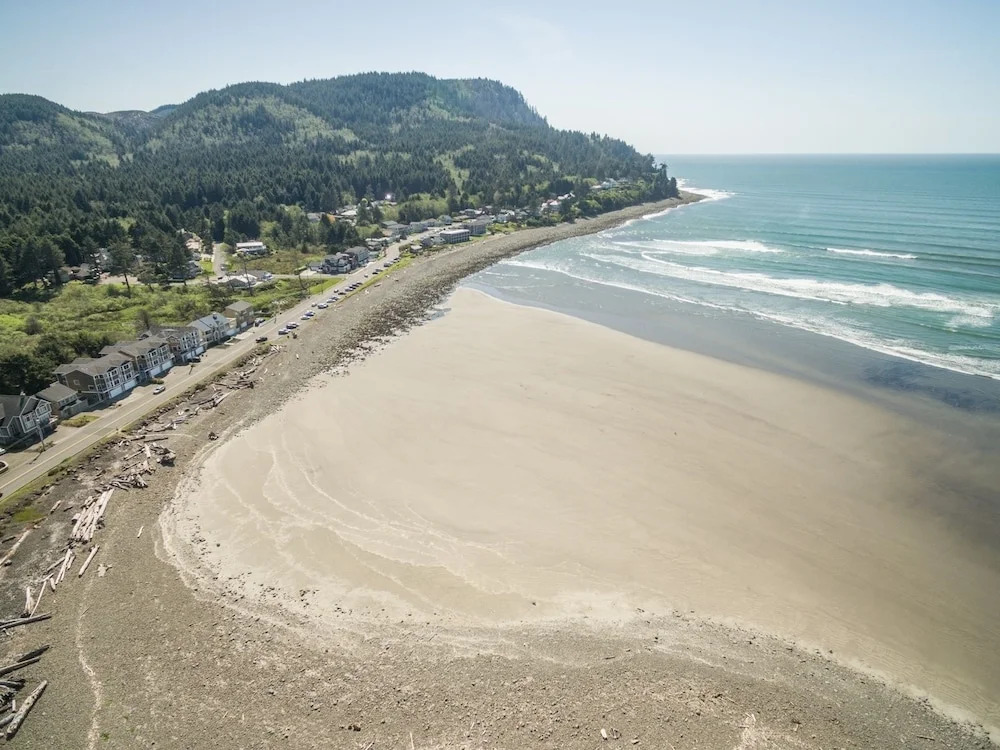 Surfers Cove 3 Br home by RedAwning
