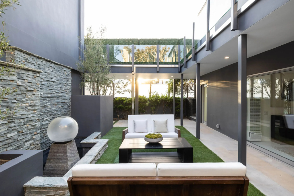 Villa B Modern in Malibu, Malibu