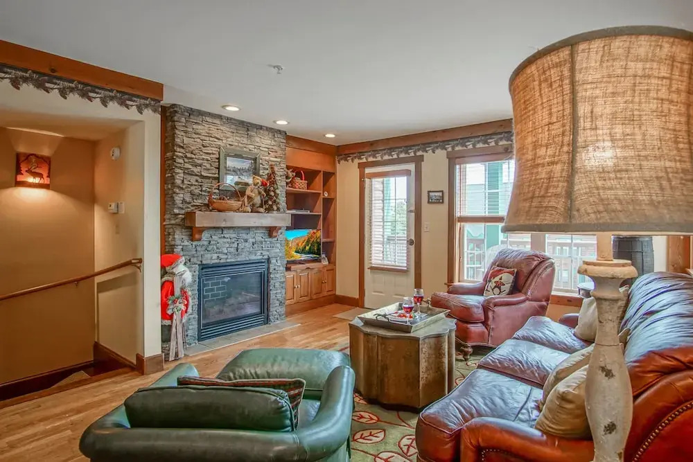 Camp 4 # 11: 3 Bedrooms + Bonus Sleeping Den, 3.5 Baths: Slope Side