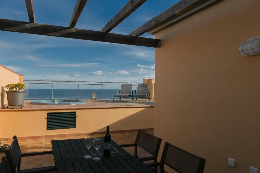 2 Bedroom Apartment in Sa Punta, Begur- Sea Views, Terrace, Pool And Access To the Beach (Ref:H29)