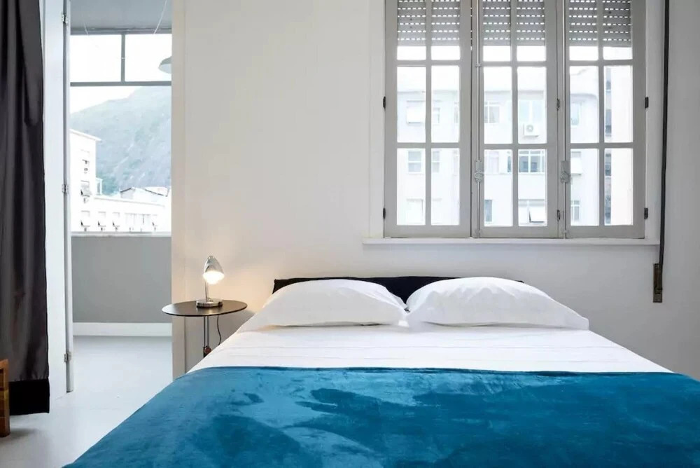 Apartment in Copacabana for up to 4 People 100m From the Beach Cavirio Nsc1003