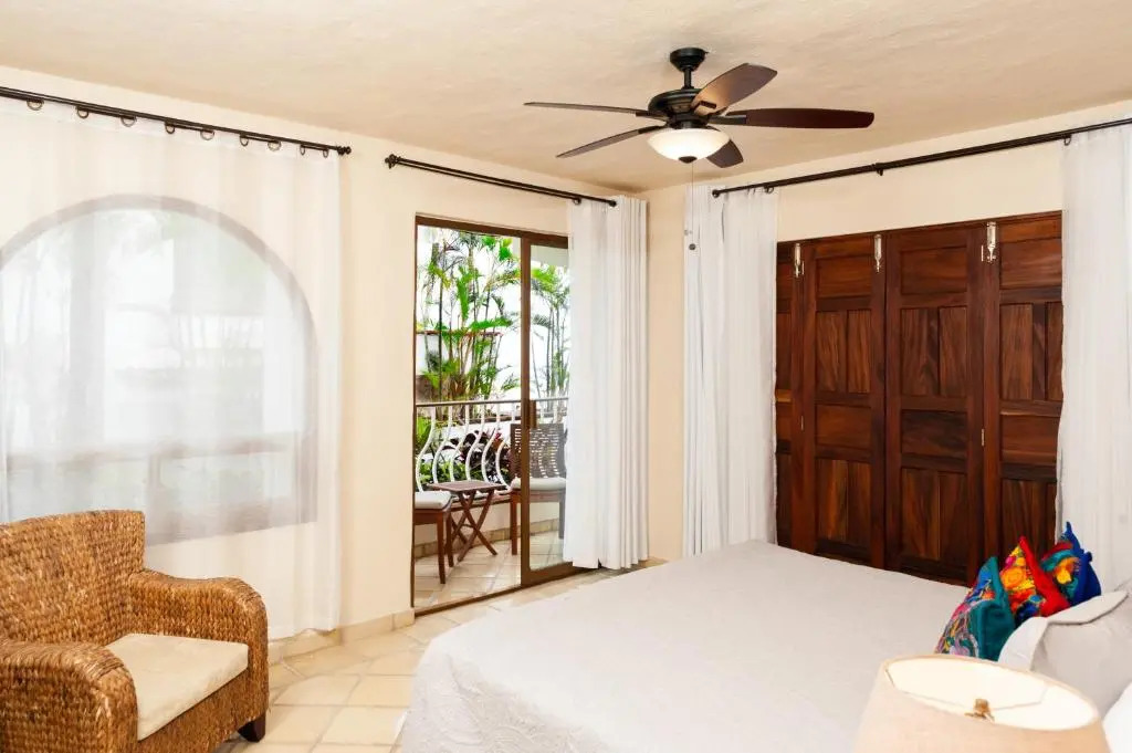Ocean Front, 3 bedroom, 3 bathroom, Casa Natalia, Playa Esmeralda