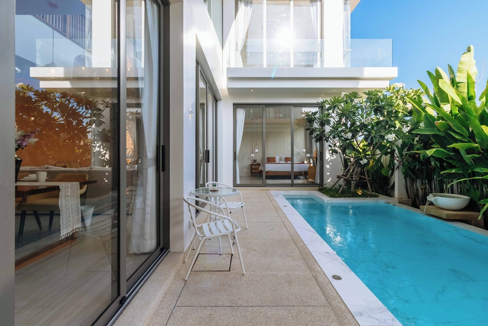 4BR Pool Villa Near Bang Tao Beach V301