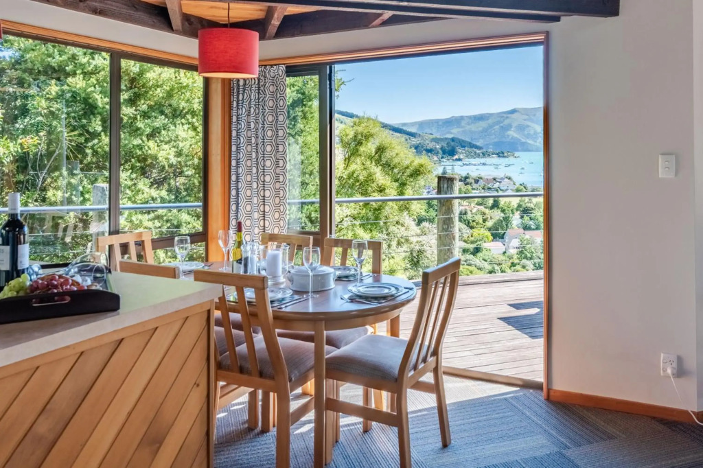 The Tree House - Akaroa Holiday Home