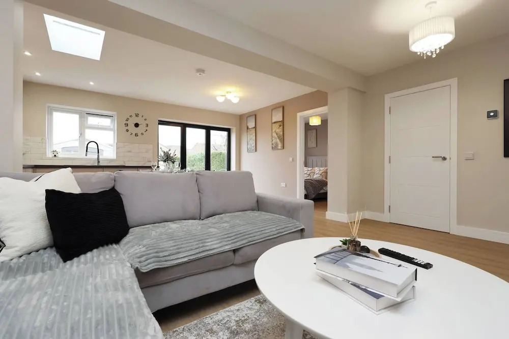 Modern 5BR Home new