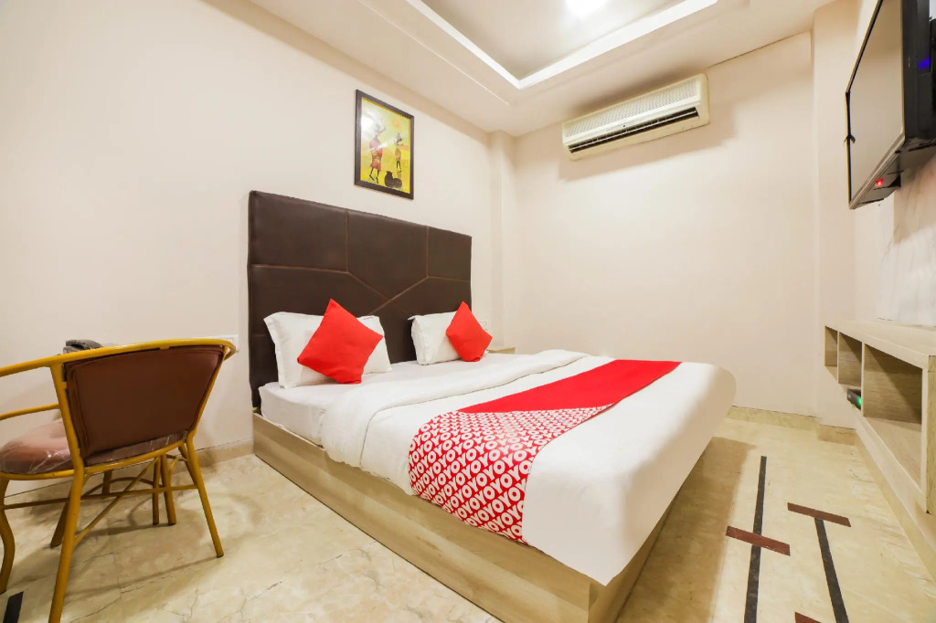 OYO 16978 Hotel Sterling Inn