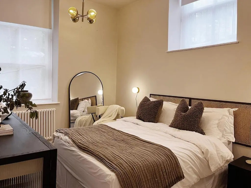Luxury 2 Bedroom Flat in Central Todmorden