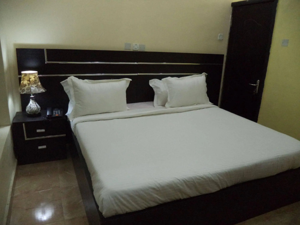 Pine Crest Exclusive Hotel & suite
