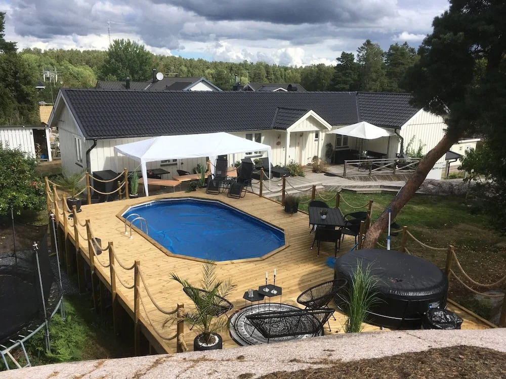 Large House With Pool and Close to the sea