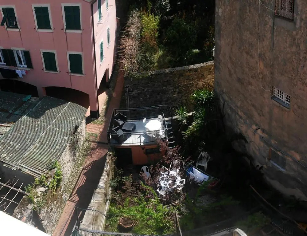 APPARTAMENTO CON GIARDINO, TERRAZZO e GARAGE A DUE PASSI DAL MARE e DALLE CINQUETERRE LT-0486
