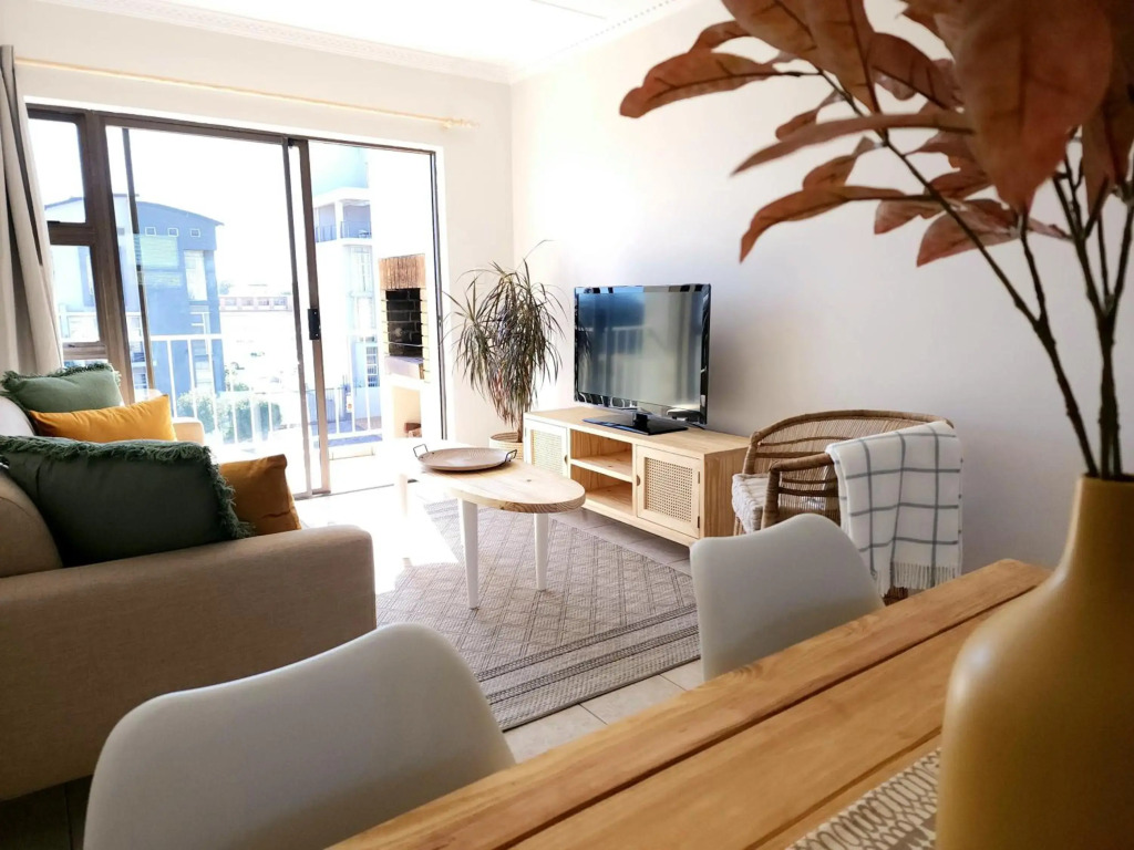 Sunny 2 bedroom apartment in Blouberg Beachfront