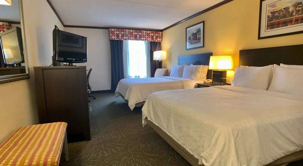 Holiday Inn Express Hotel & Suites Charleston - Northwoods by IHG