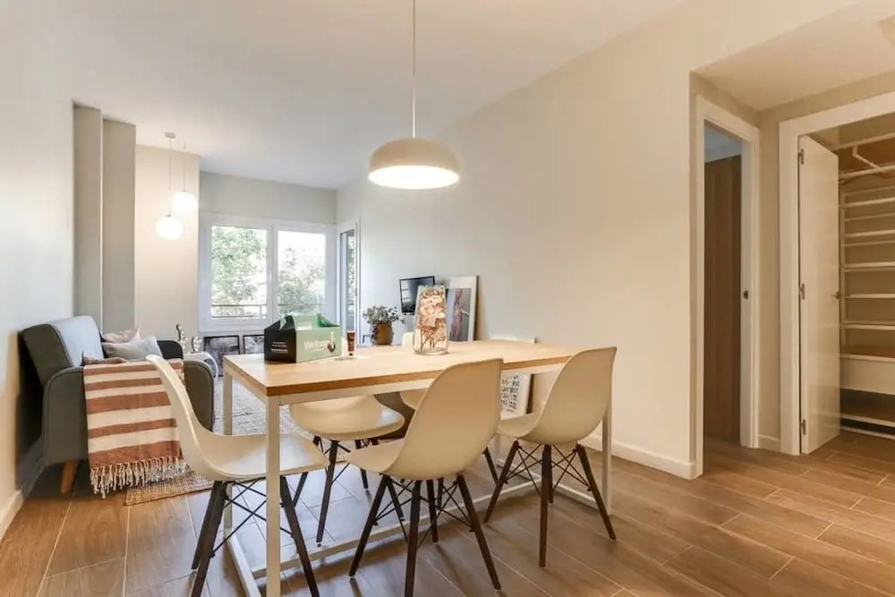 Stylish 4 bed Apt in the Center