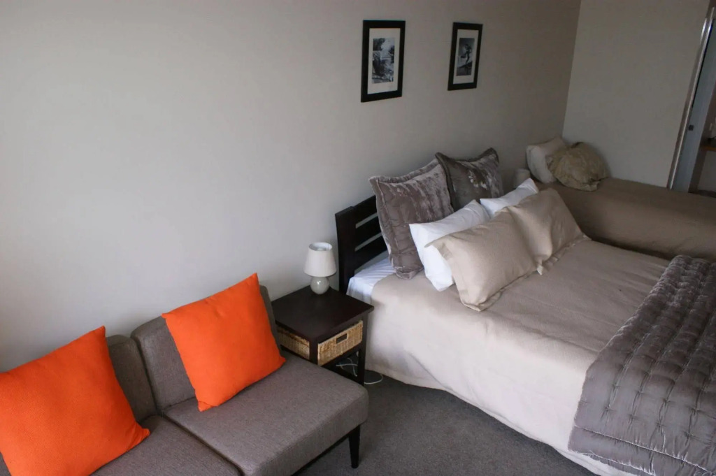 73 Milton Accommodation