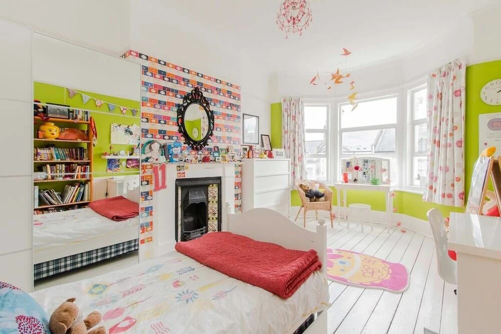 Beautiful Victorian 6 bed Family Home, in Zone 2