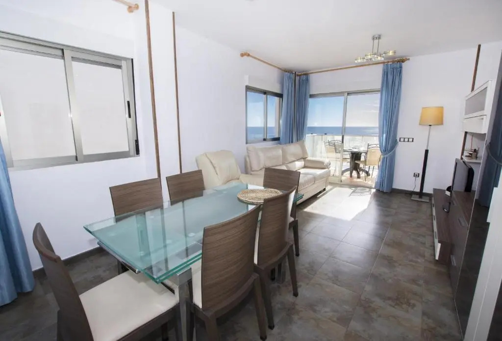 Apartamentos Albamar II
